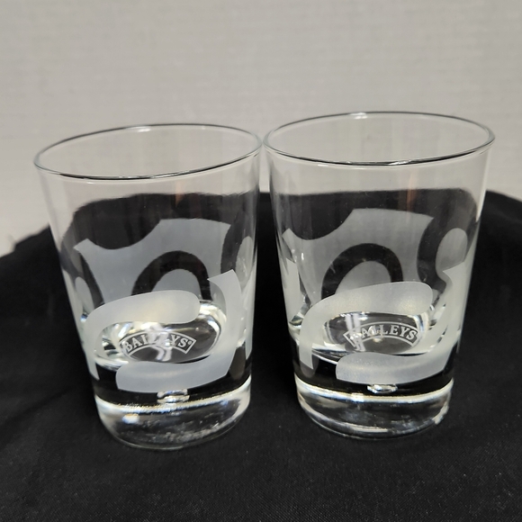 Set of Baileys Etched Tapered Collectors Edition Liqueur/Cocktail Glasses - Picture 1 of 4